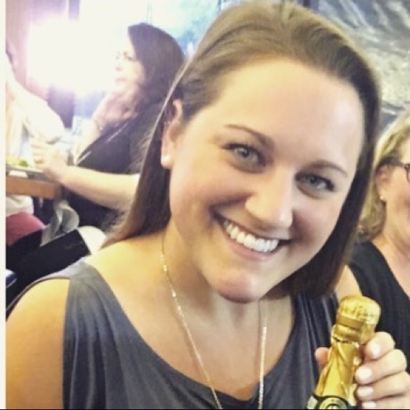 Meet your Posher, Lauren - Picture 1 of 1